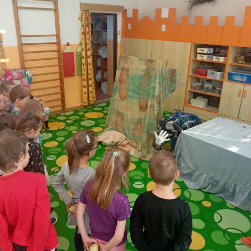 98d9cf4e-b7db-4ac1-9715-78f81395e15a